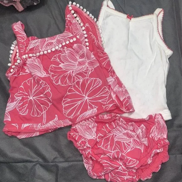 Newborn Girls Outfits- 1 NWT - Picture 3 of 4